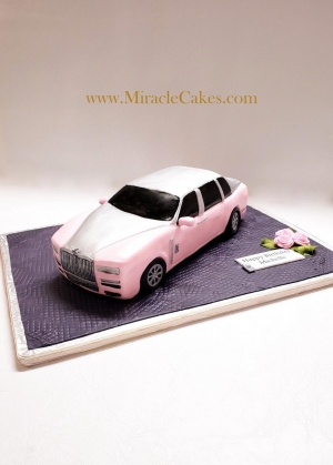 Pink Rolls-Royce car cake. 