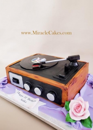 Record player cake