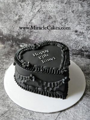 Vintage cake black
